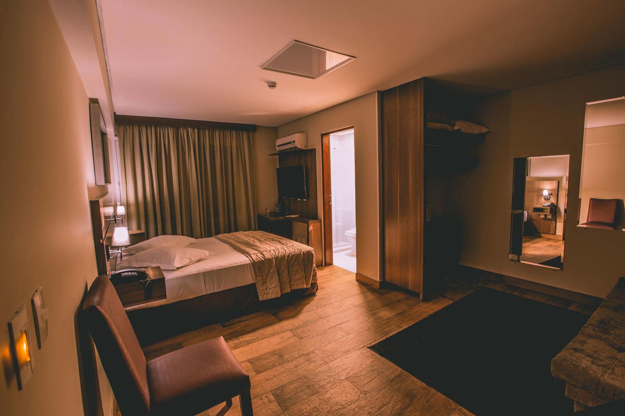 Padom Business Hotel Bragança Paulista Eksteriør bilde