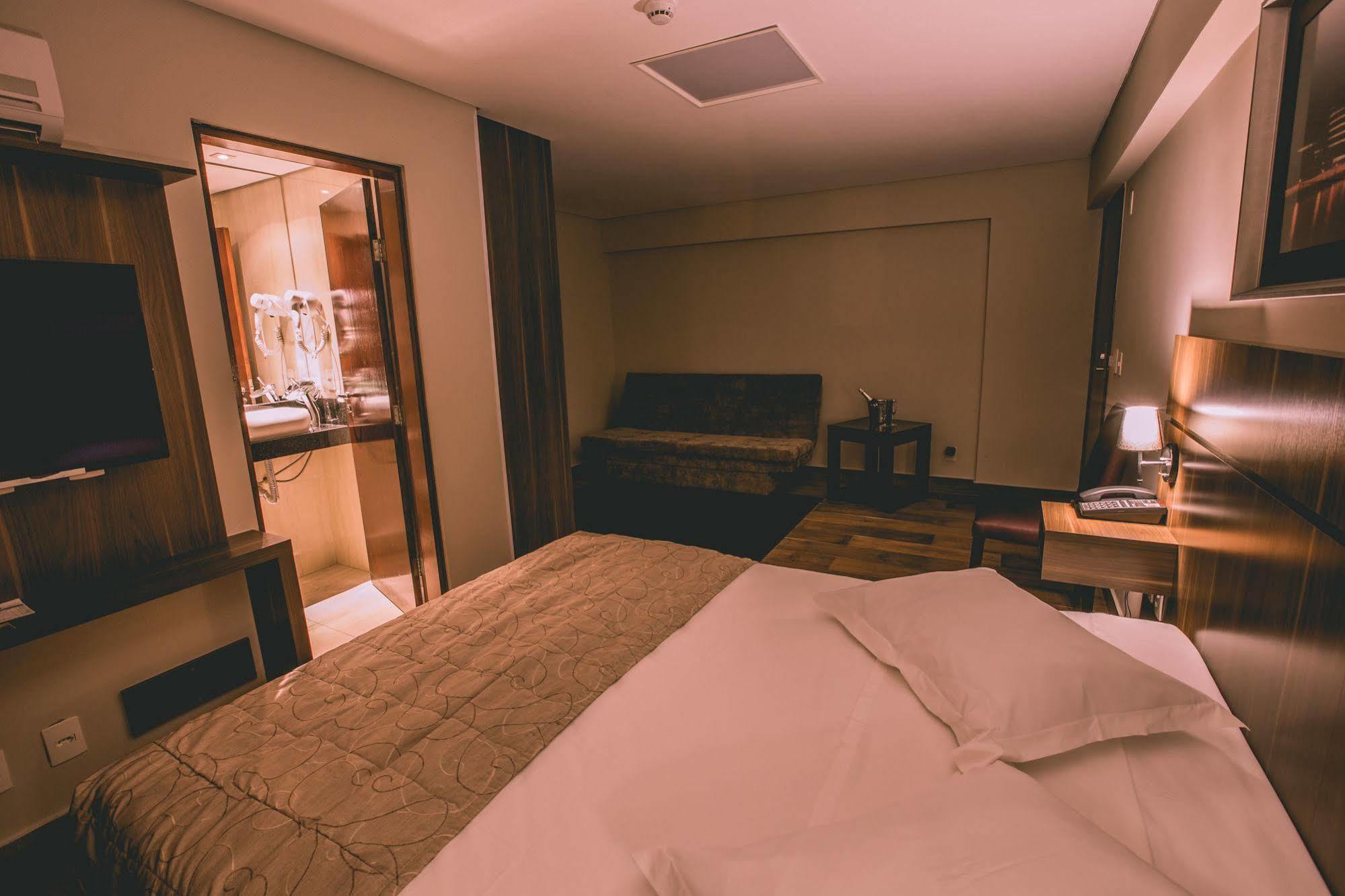Padom Business Hotel Bragança Paulista Eksteriør bilde